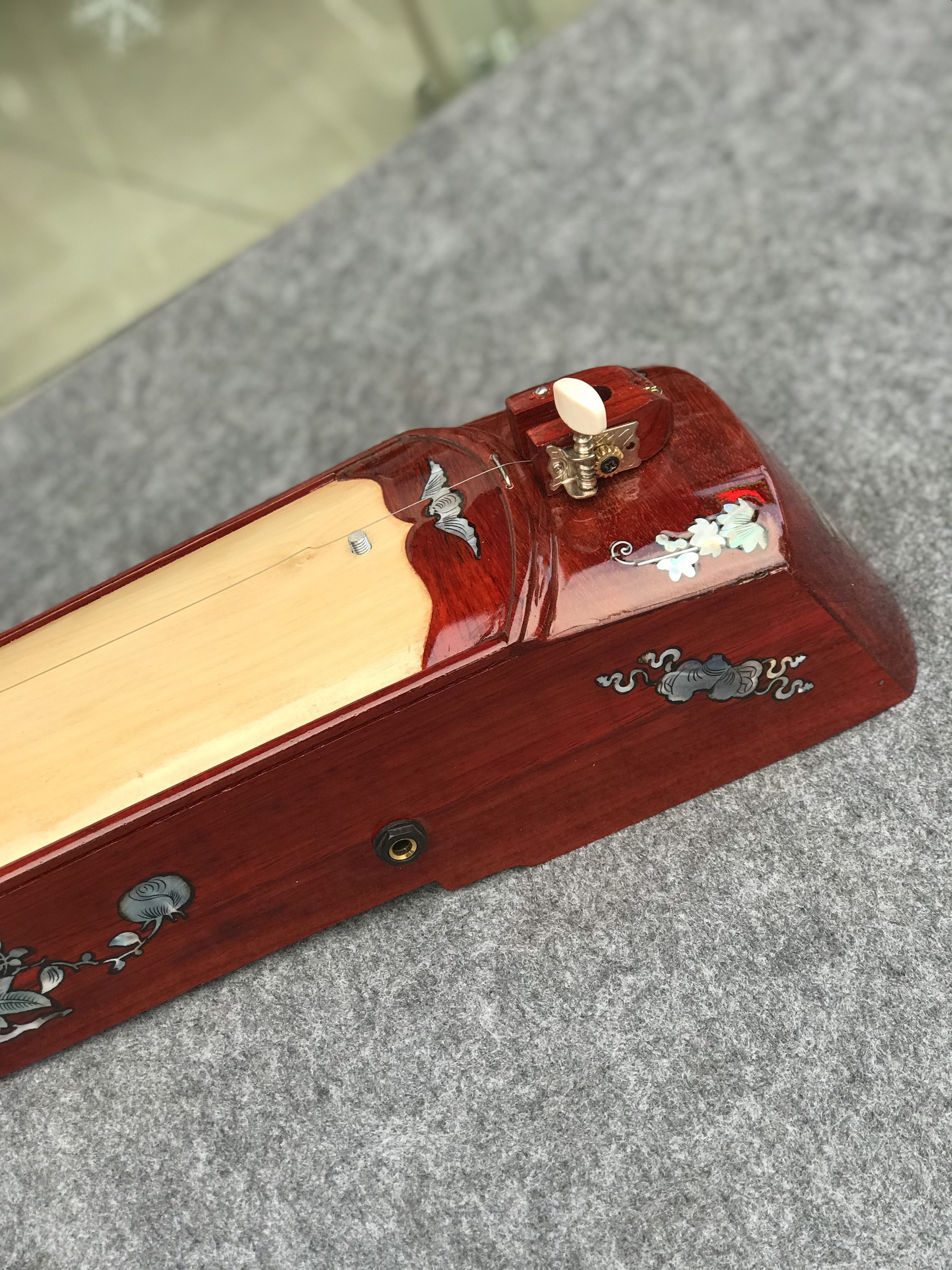 Đàn bầu gỗ hương đỏ khảm hoa gấp gọn