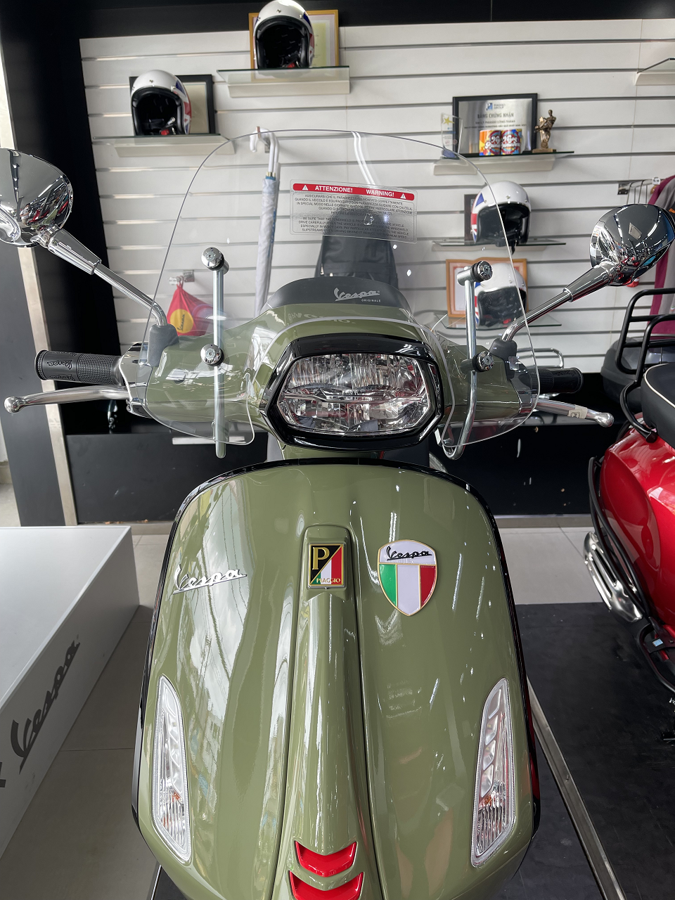 [HCM]Kính chắn gió Vespa Sprint