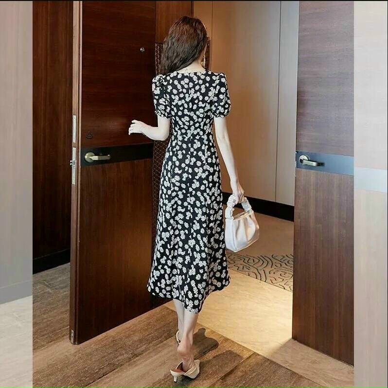 Đầm hoa cúc xẻ tà