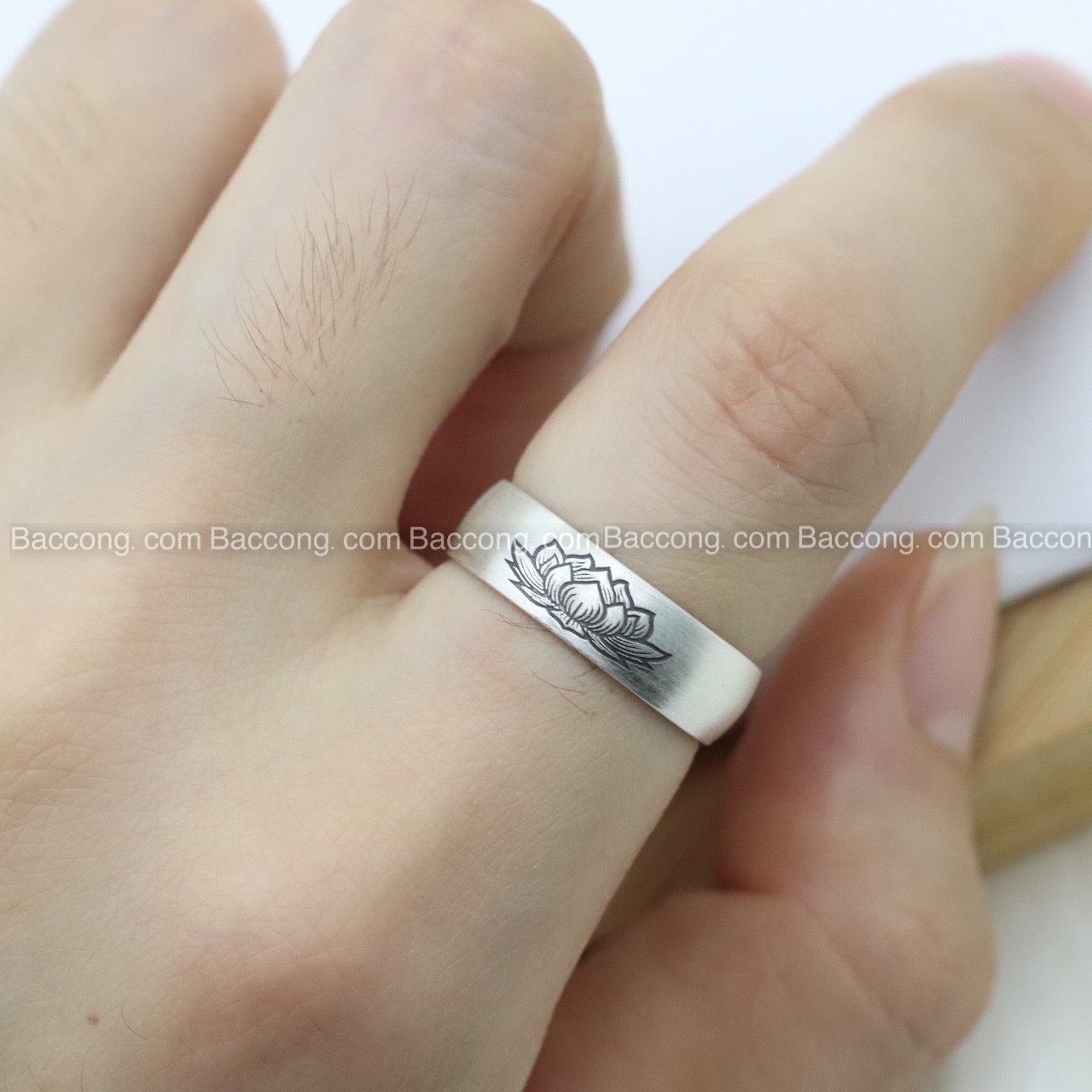 Nhẫn bạc nguyên chất khắc laze hoa sen