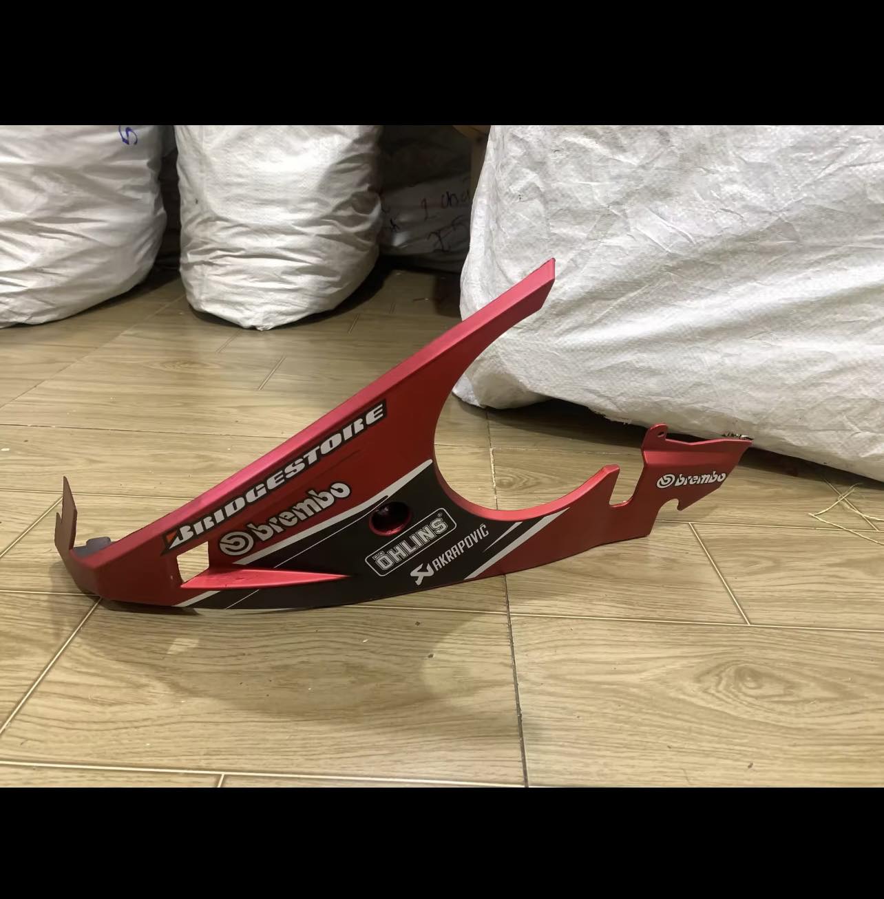 Mỏ cày gắn xe exciter150 màu đỏ nhám đô