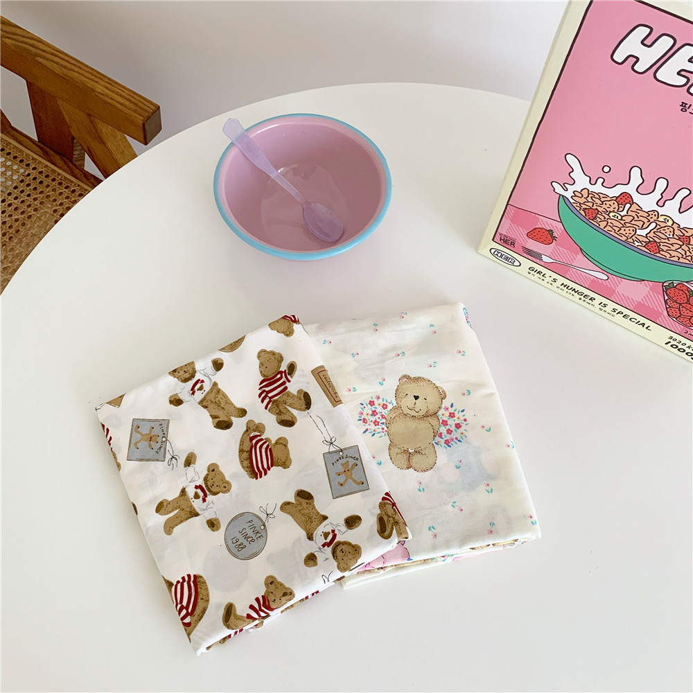 Khăn trải bàn/ Thảm picnic hình gấu. Bear