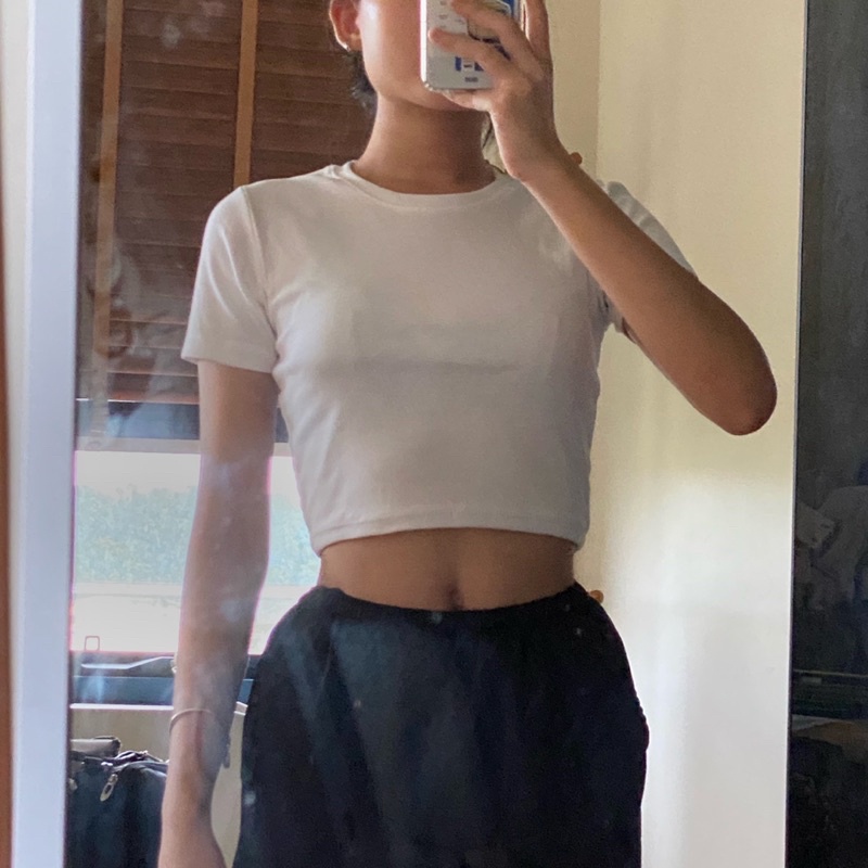 Áo croptop trắng trơn đơn giản