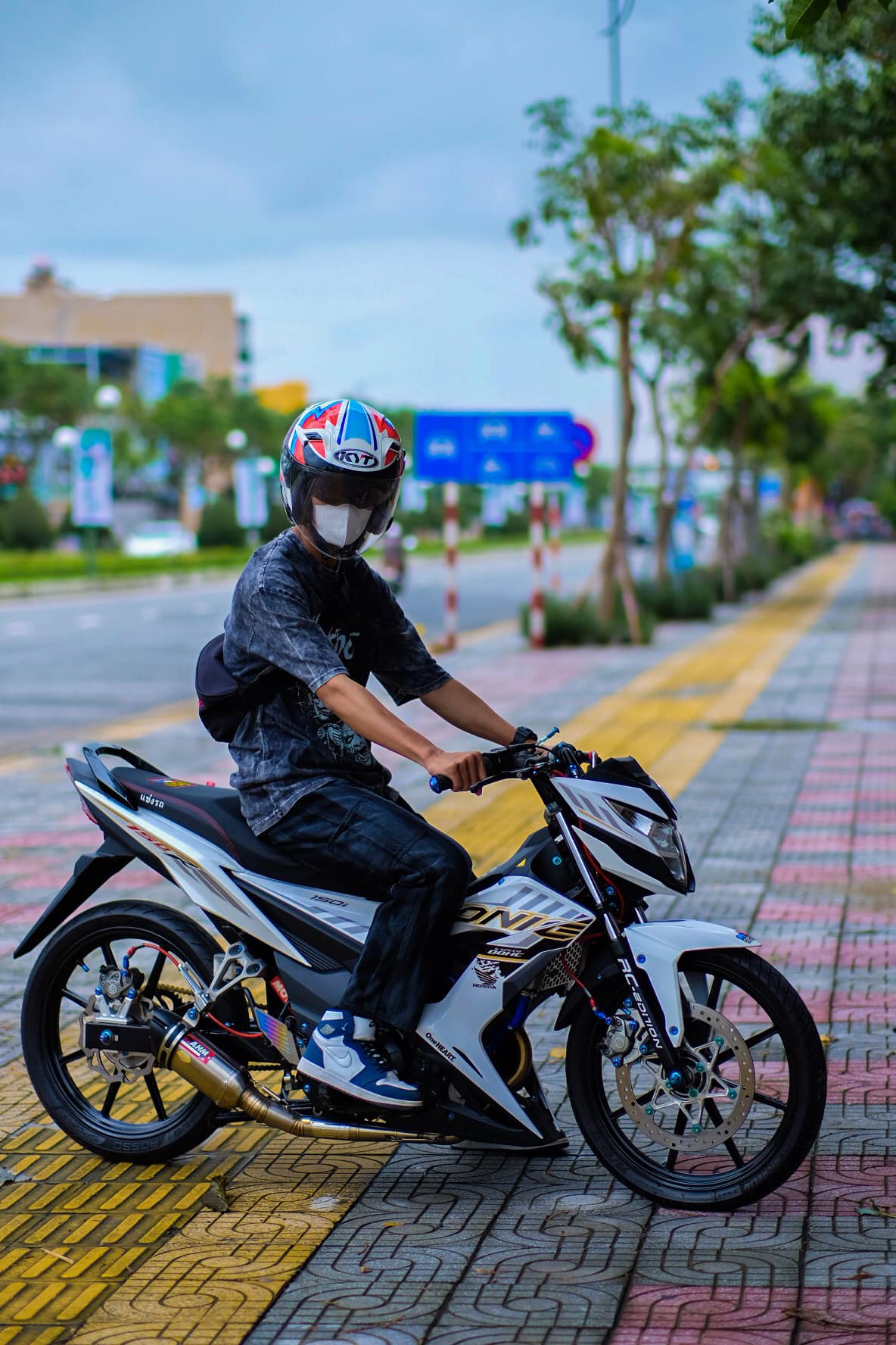 Mũ bảo hiểm KYT VENOM KASMA DANIEL DRAGON BOY