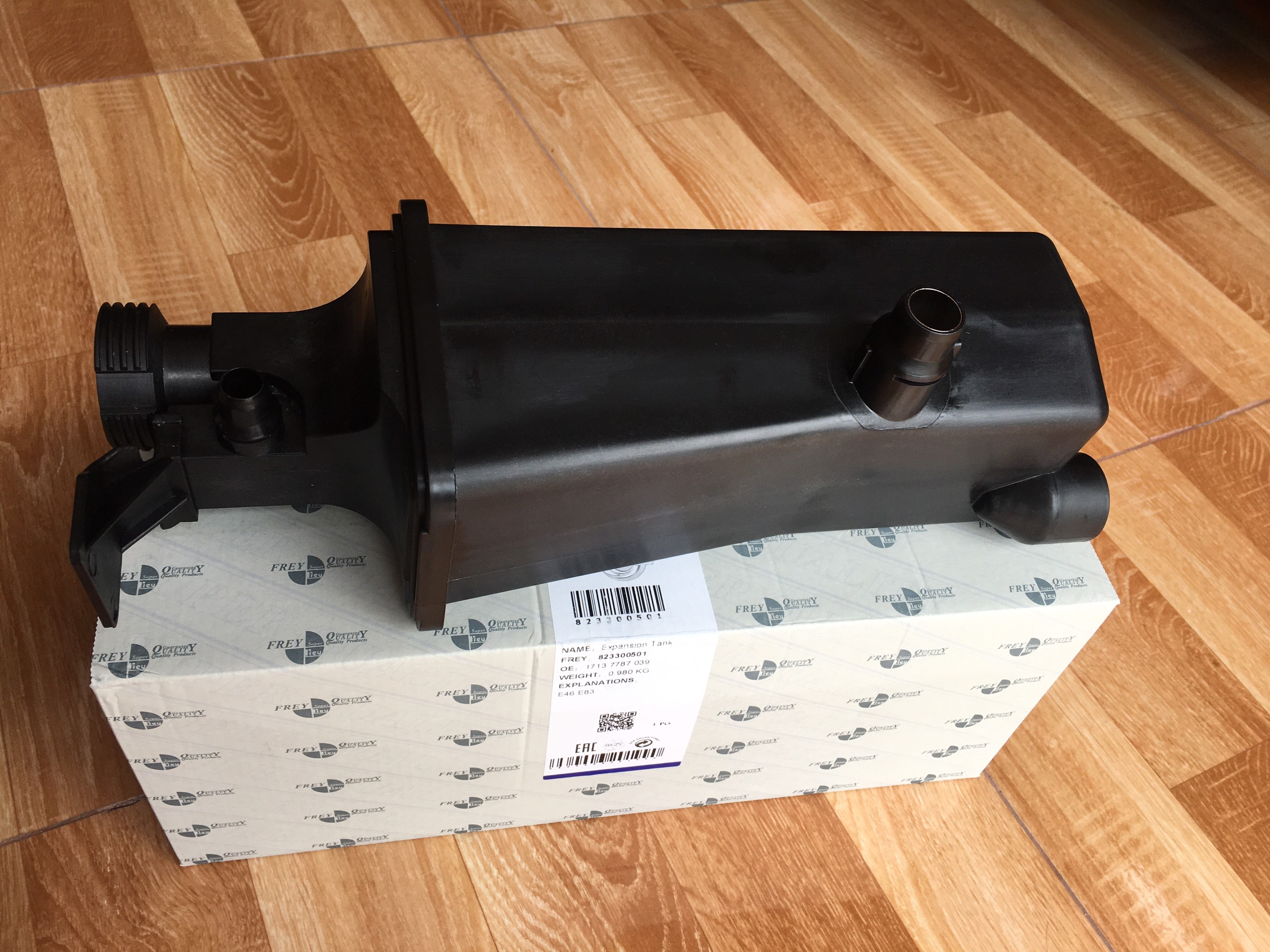 Bình nước phụ bmw seri 3 mã : 17137787039
