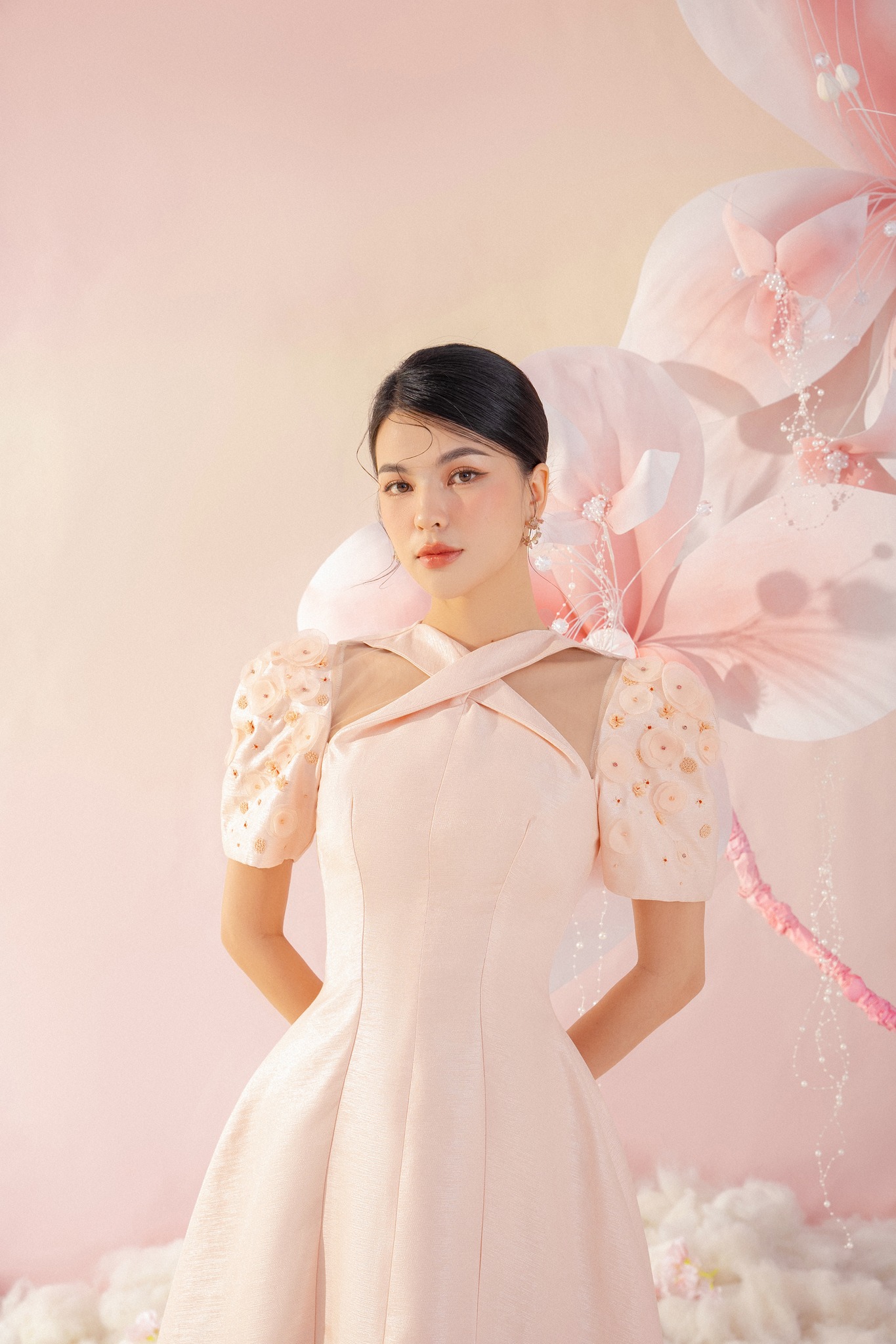 Chỉ 15-19/01 Sale upto 50% OLV - Đầm Gabi Cutout Embro Dress