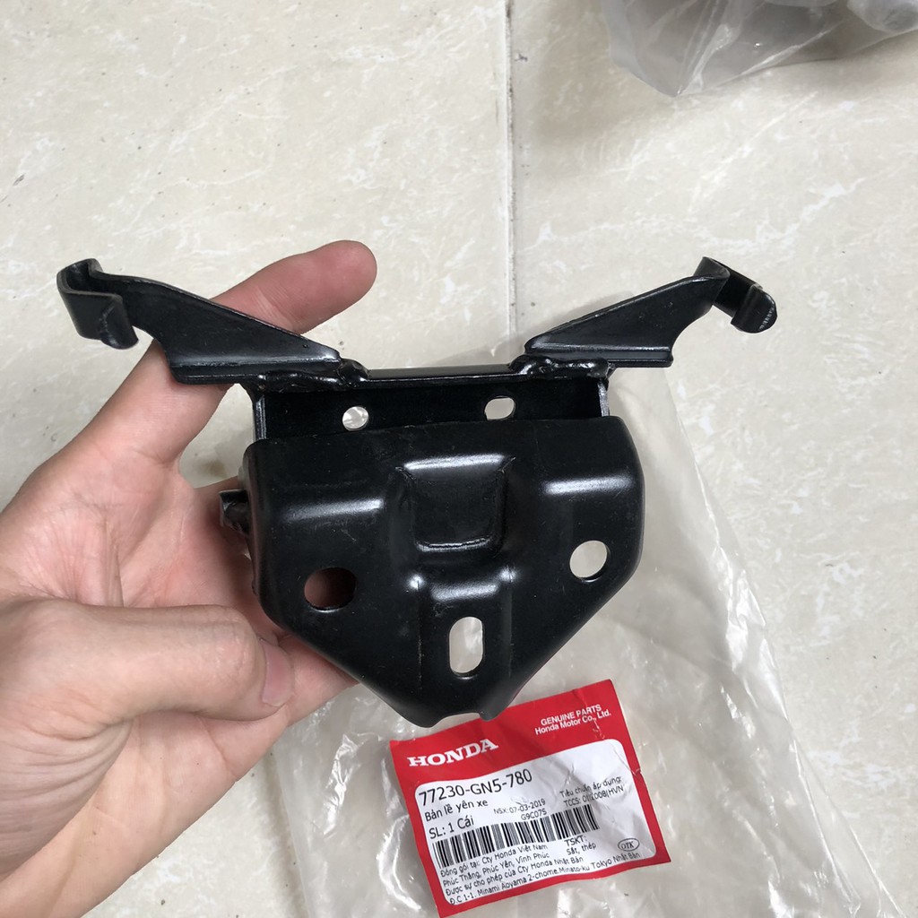 Bản Lề Yên Dream Honda (77230GN5780)