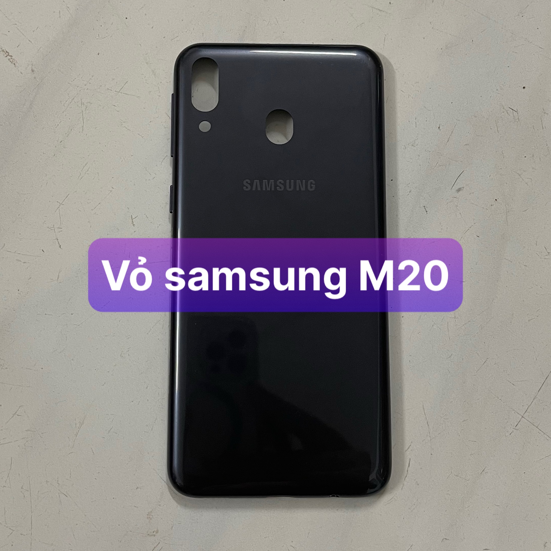 lưng vỏ samsung M20 , có kèm theo phím