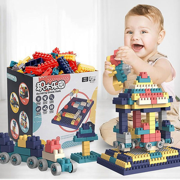520-piece Lego set, develops baby's intelligence