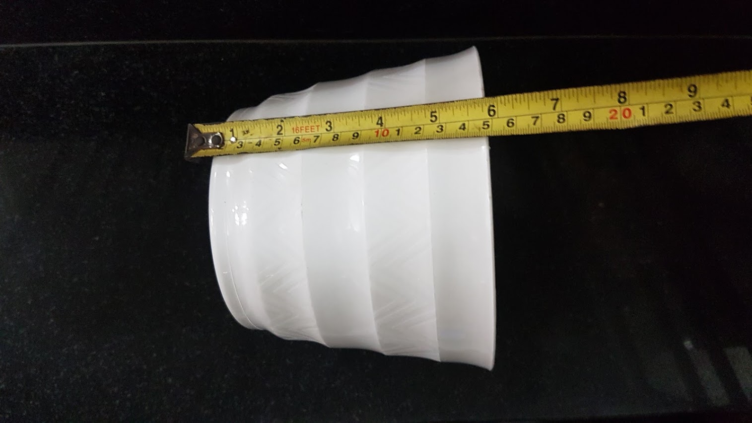 [HCM]Chậu nhựa trắng khoanh tròn phi 18cm.