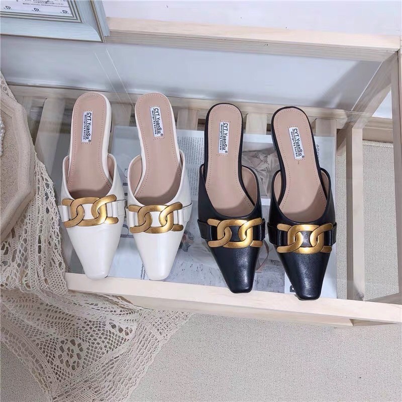 Giày sục mũi nhọn quai ngang xích