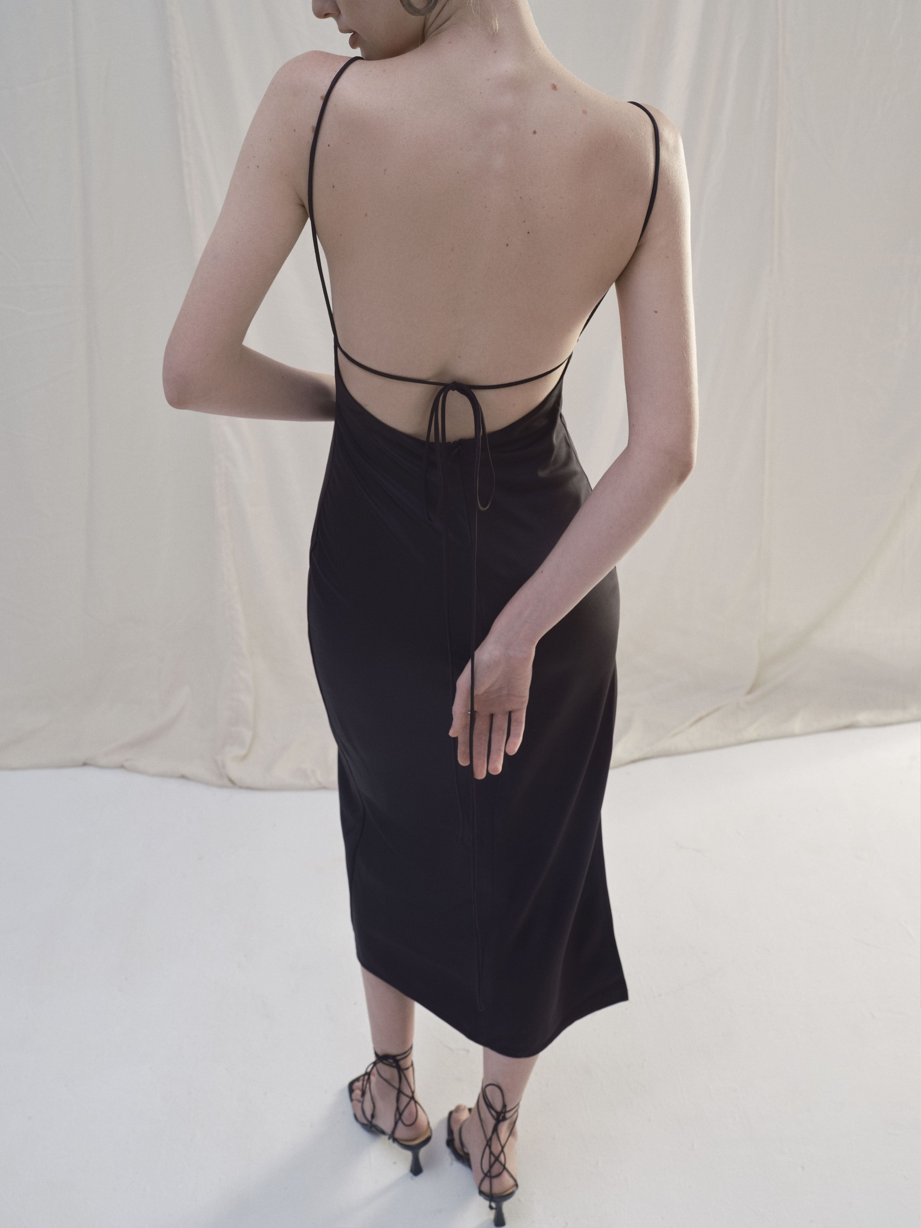 Season Studios| Đầm cổ đổ lụa Saturday Dress.
