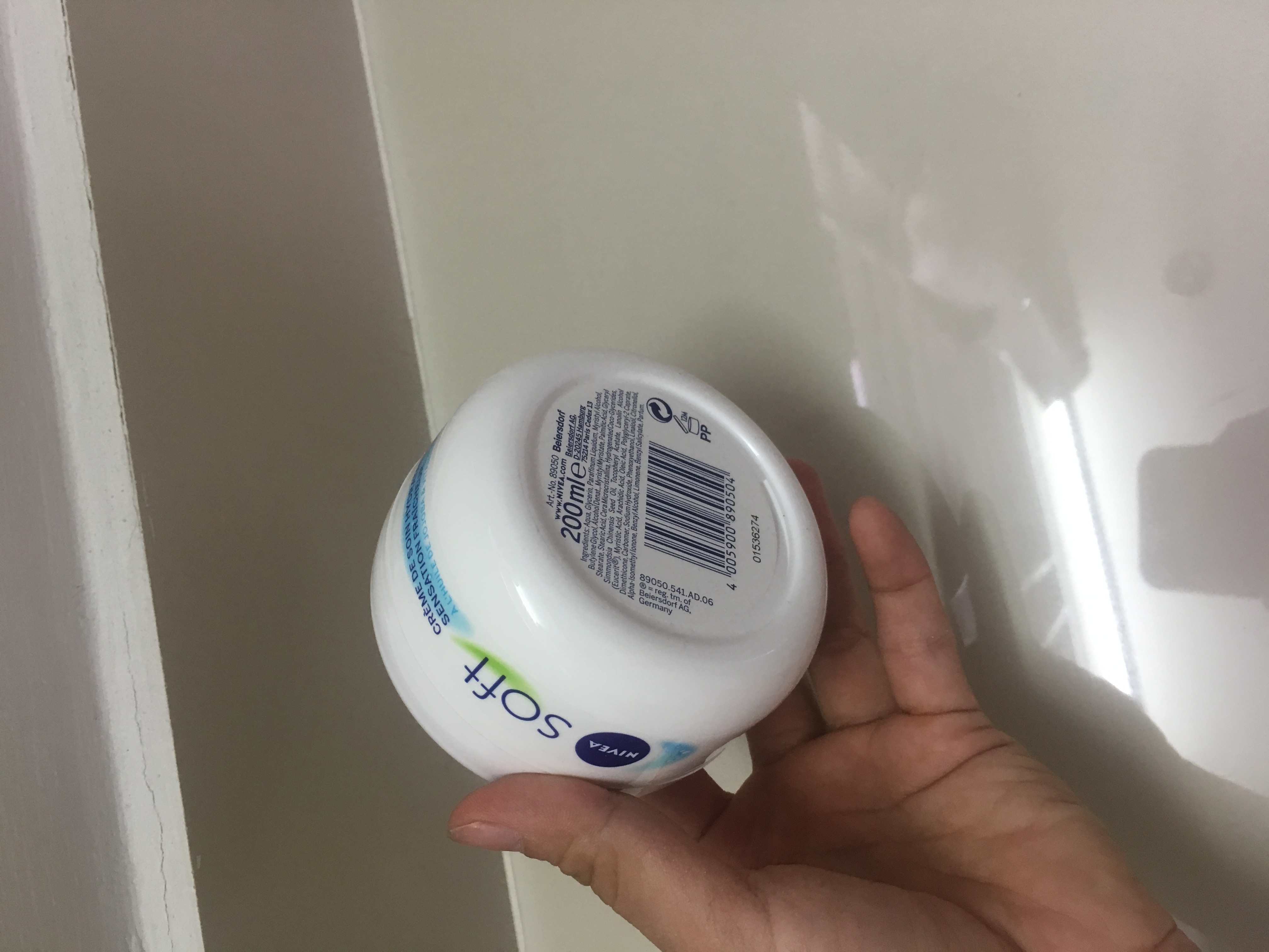 (Hàng từ Pháp) - Kem dưỡng làm mềm da NIVEA Soft Creme (hũ lớn 200ml siêu tiết kiệm)