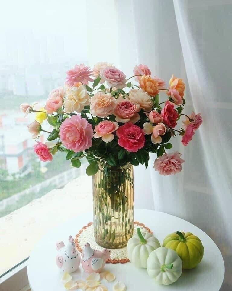 Lọ hoa thủy tinh 25cm màu hổ phách, phong các pha lê , lọ dáng trụ sọc