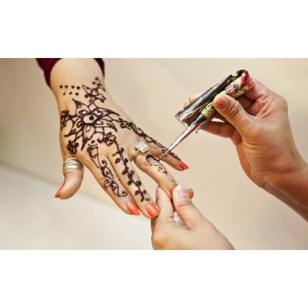 Những hình xăm henna đẹp mắt và đầy màu sắc đã trở thành xu hướng trong thế giới thẩm mỹ. Và mực vẽ henna Ấn Độ đang thu hút sự chú ý của rất nhiều người bởi chất lượng và độ bền của nó. Hãy cùng khám phá những mẫu hình xăm tuyệt đẹp với mực henna Ấn Độ.