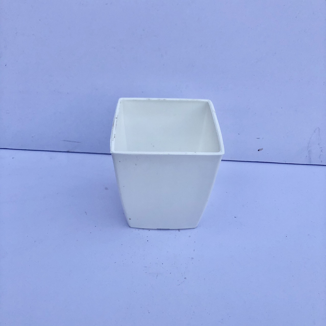 Chậu nhựa đen trồng cây C9 ( dầy dặn)