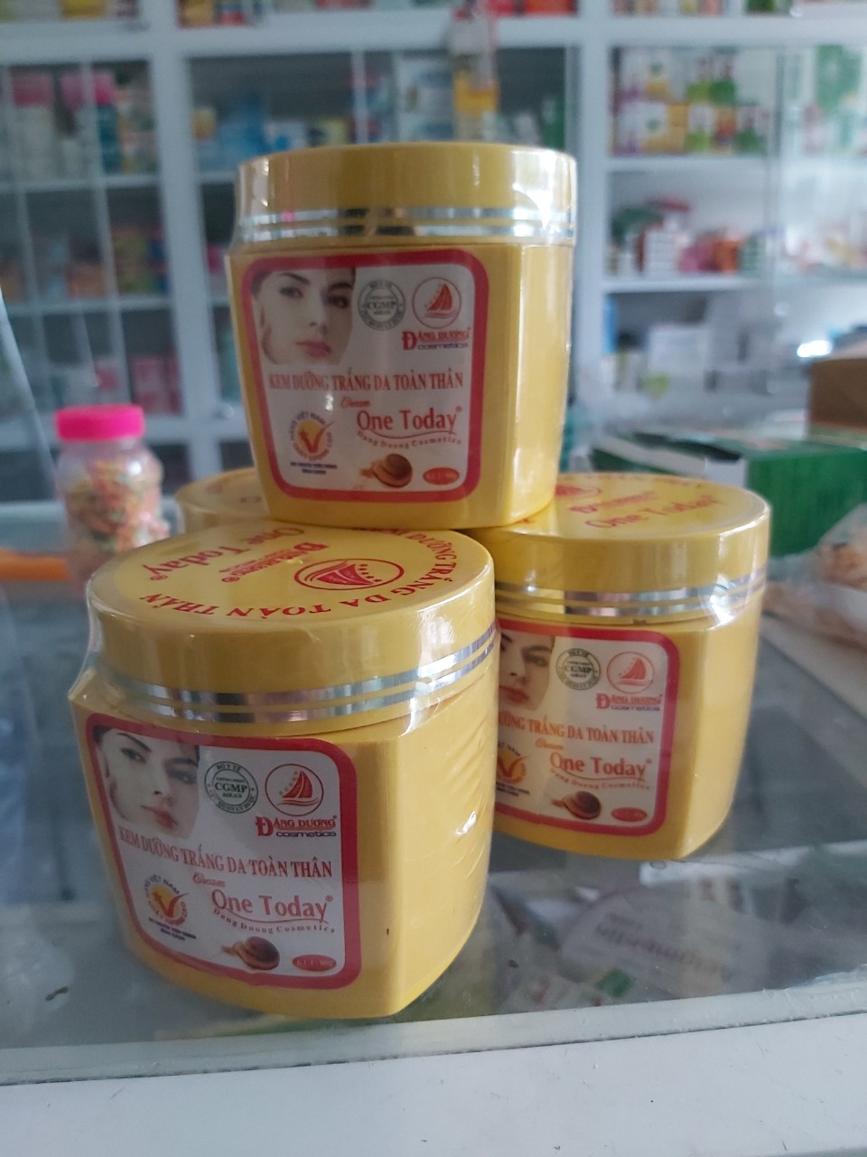 KEM DƯỠNG TRẮNG DA TOÀN THÂN ONE TODAY 80G