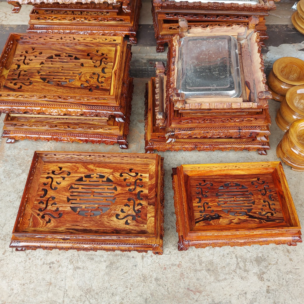 KHAY TRÀ CHÂN QUỲ GỖ CẨM CAO CẤP