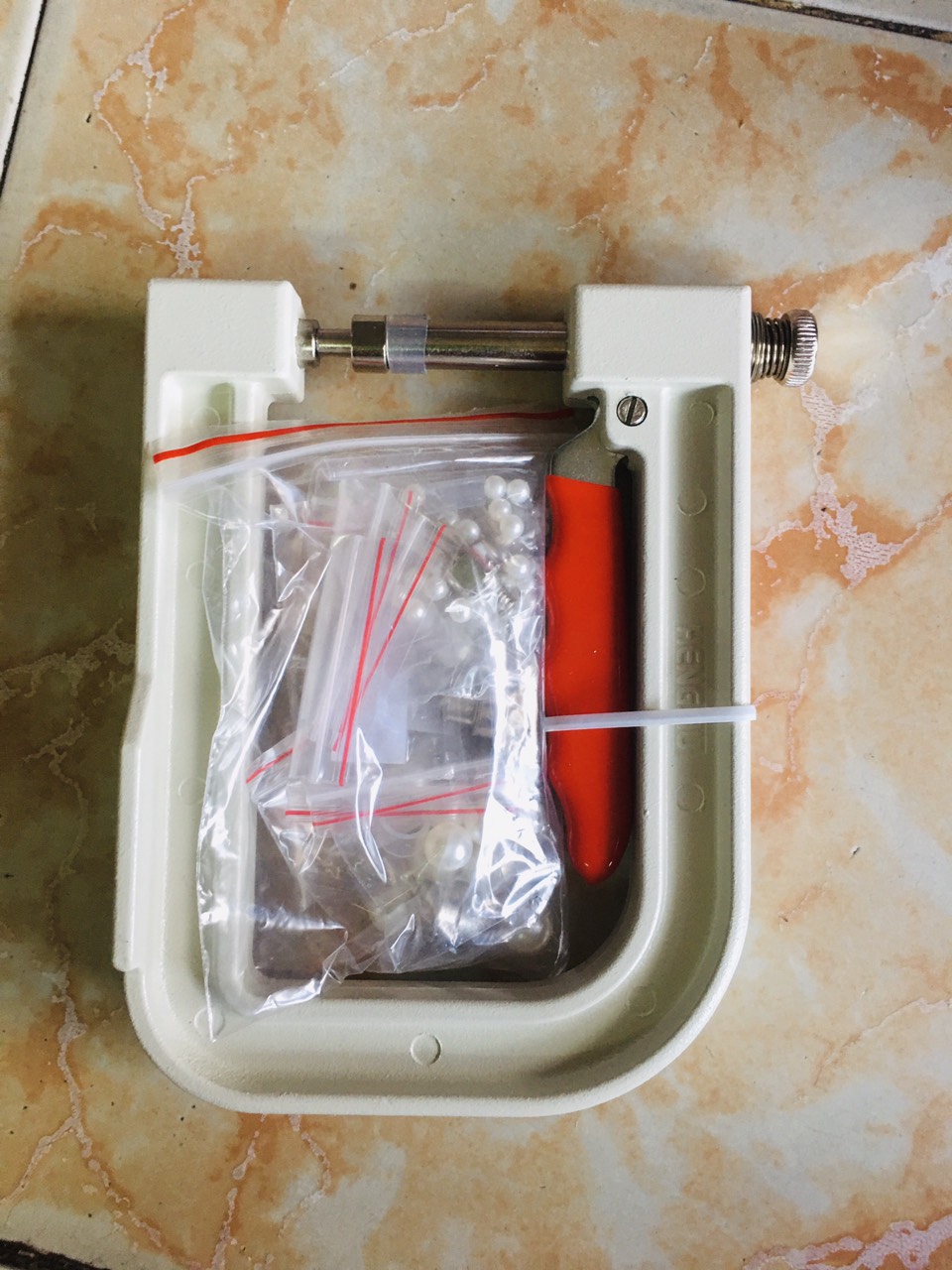 kiềm bấm ngọc trắng
