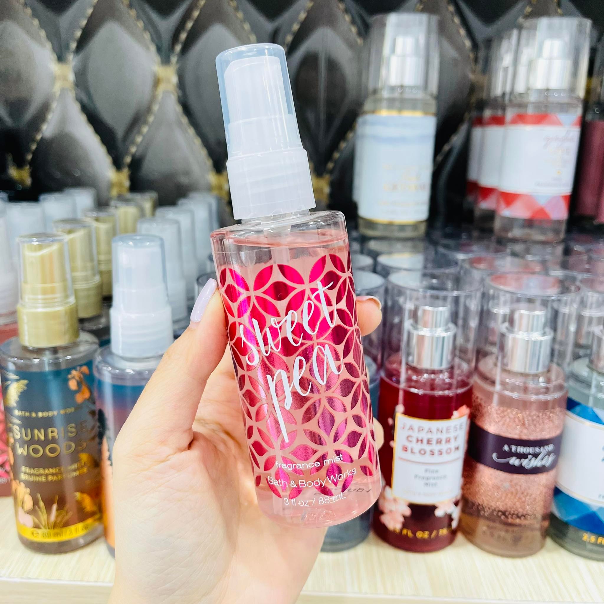 Xịt thơm toàn thân Bath & Body Works Body Mist (75mL)