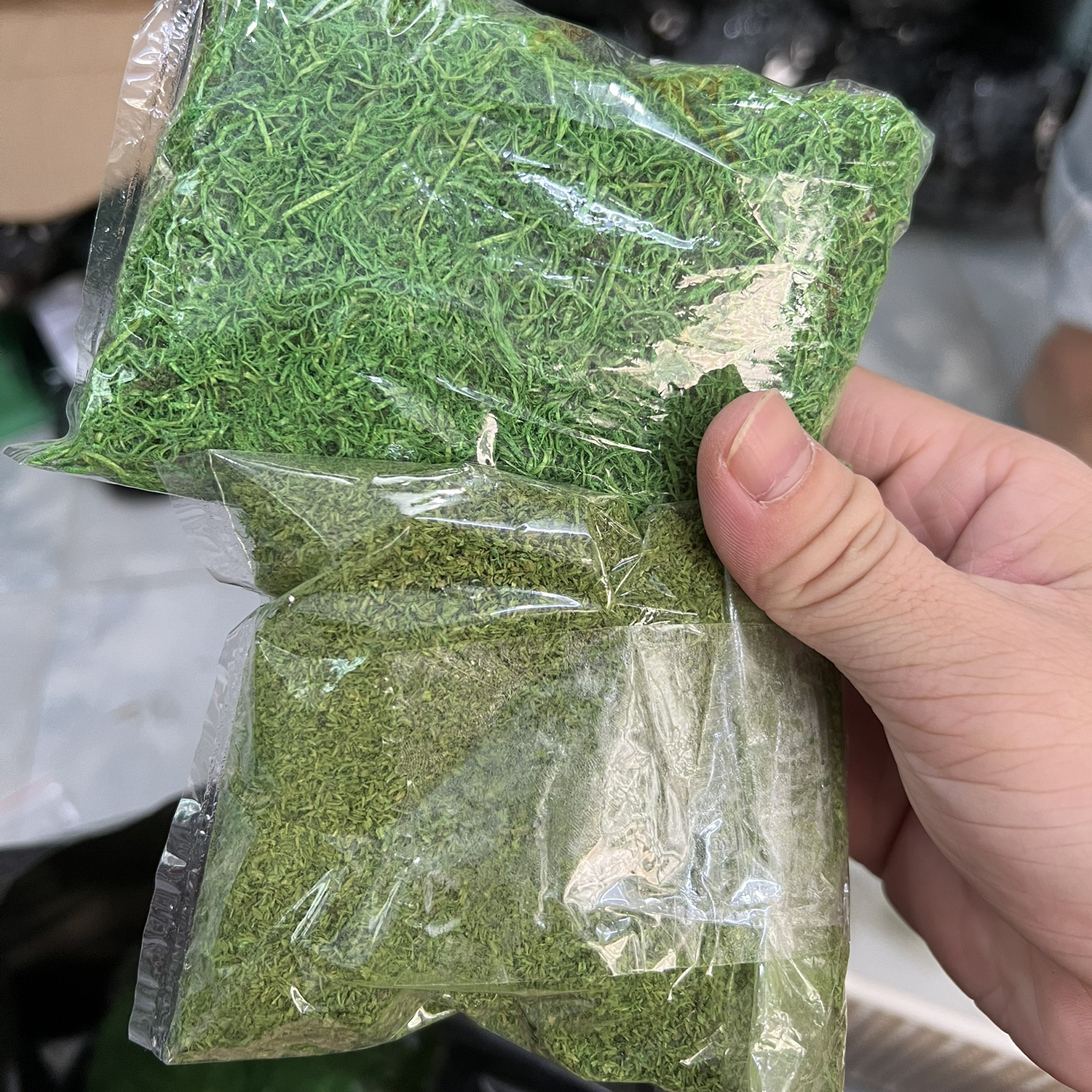 Cỏ và bột trang trí hoa