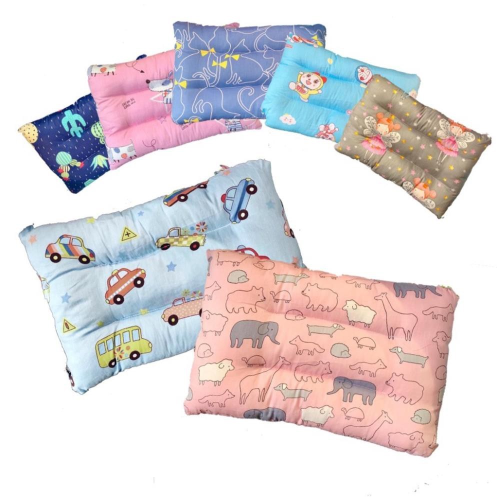 Gối bông lụa định hình cho bé, thông thoáng thấm hút mồ hôi, có rãnh nằm giúp chống đổ mồ hôi gáy cổ, giúp bé ngủ ngon, sâu giấc, kích thước to với chất liệu cotton cực kỳ mát