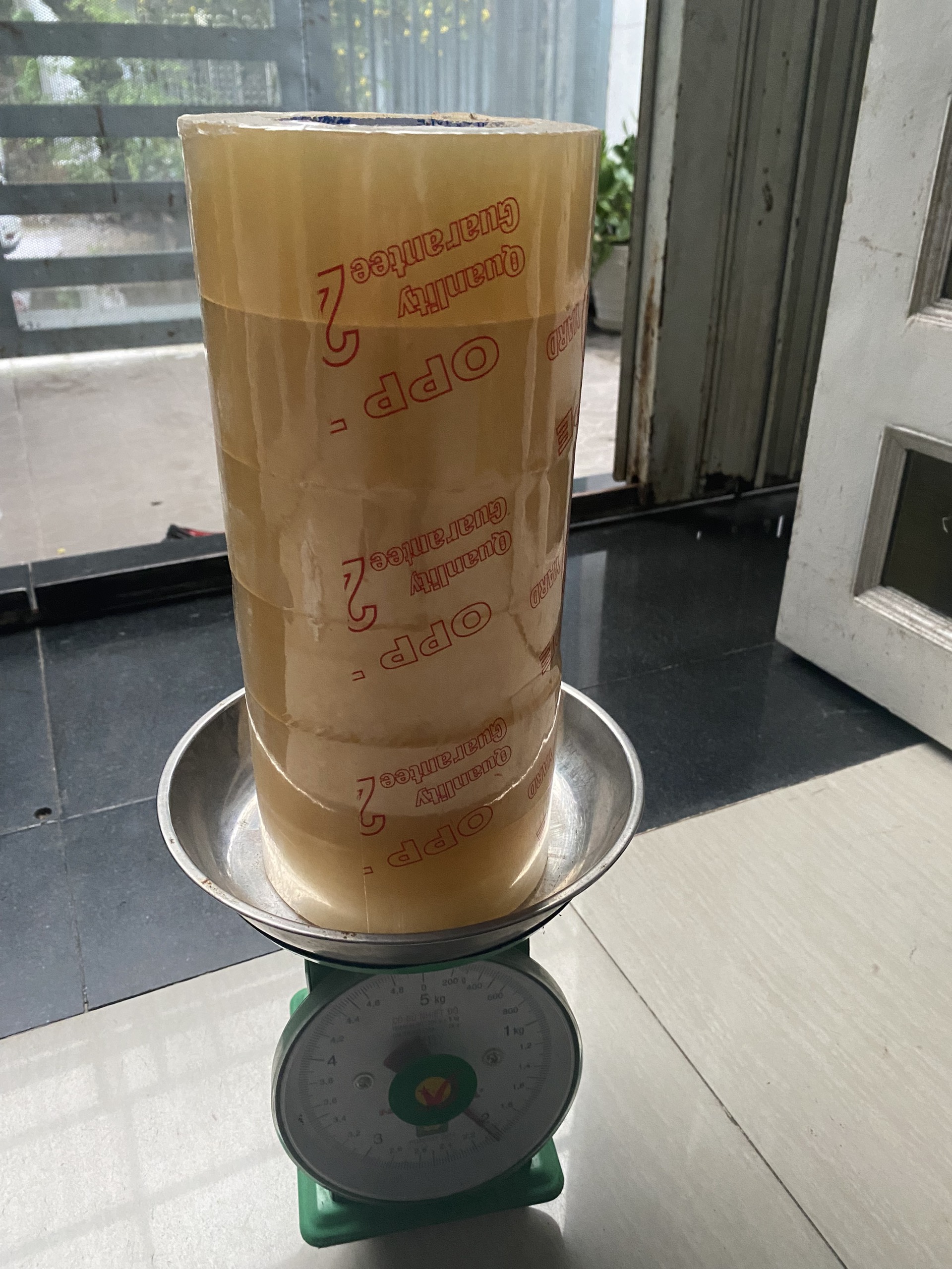 Cây băng keo trong 200 yard 1 cây gồm 6 cuộn nặng 2kg1