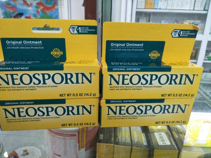 Kem Mỡ  Hỗ Trợ Vết Thương bỏng - Neosporin  Ointment 14,2g nhập khẩu