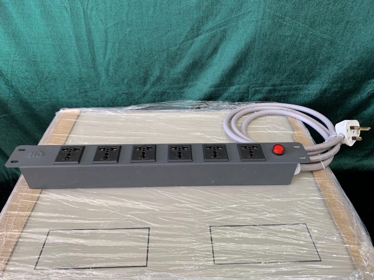 Ổ CẮM ĐIỆN ĐA NĂNG 6 CỔNG CHUẨN 19''