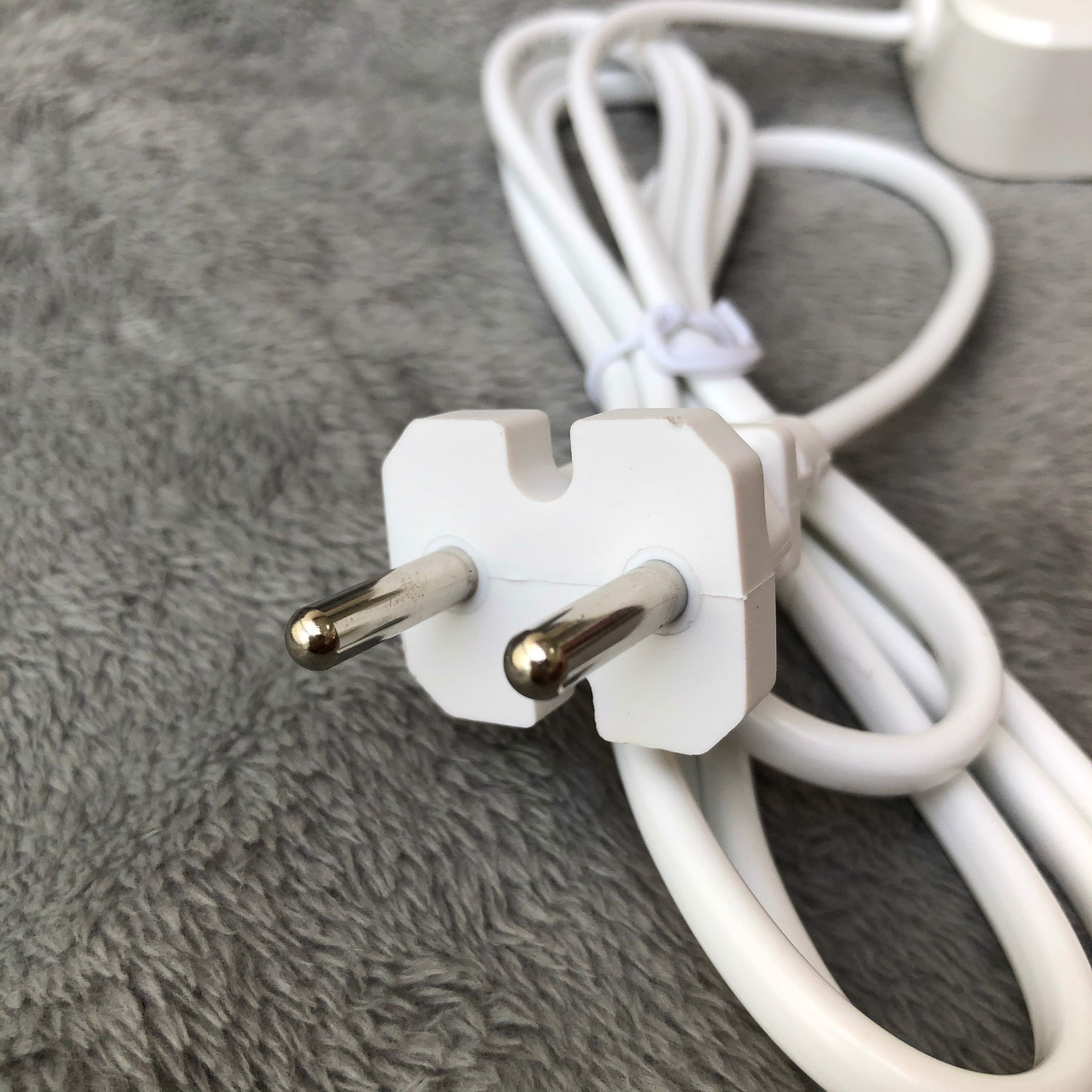 Ổ cắm Điện Quang ĐQ ESK02 ( 4 lỗ 3 chấu )