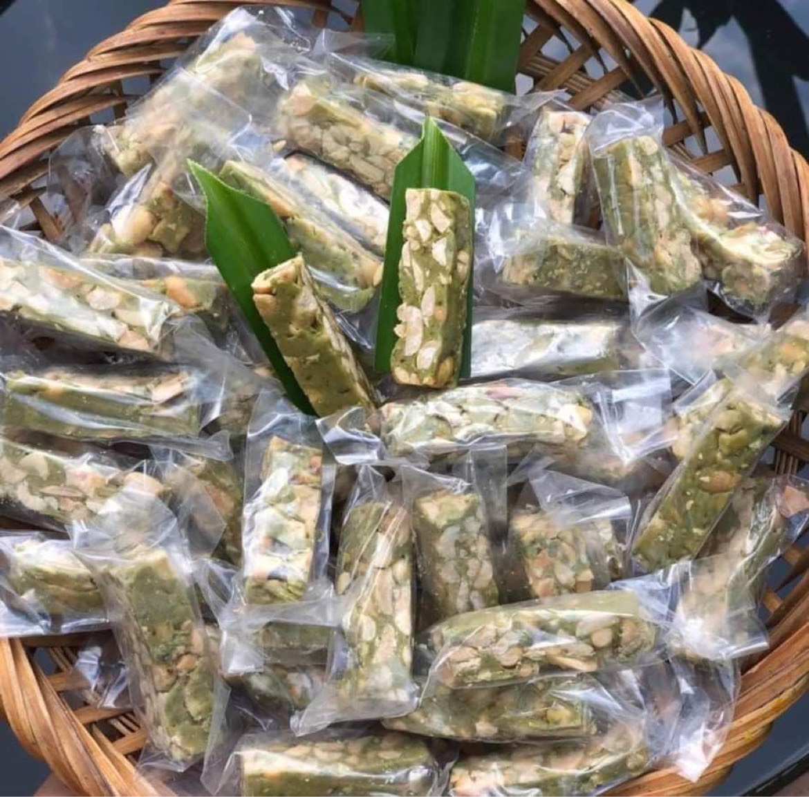 Kẹo đậu phộng cốt dừa vị lá dứa - Kẹo dừa giòn - Đặc Sản Bến Tre