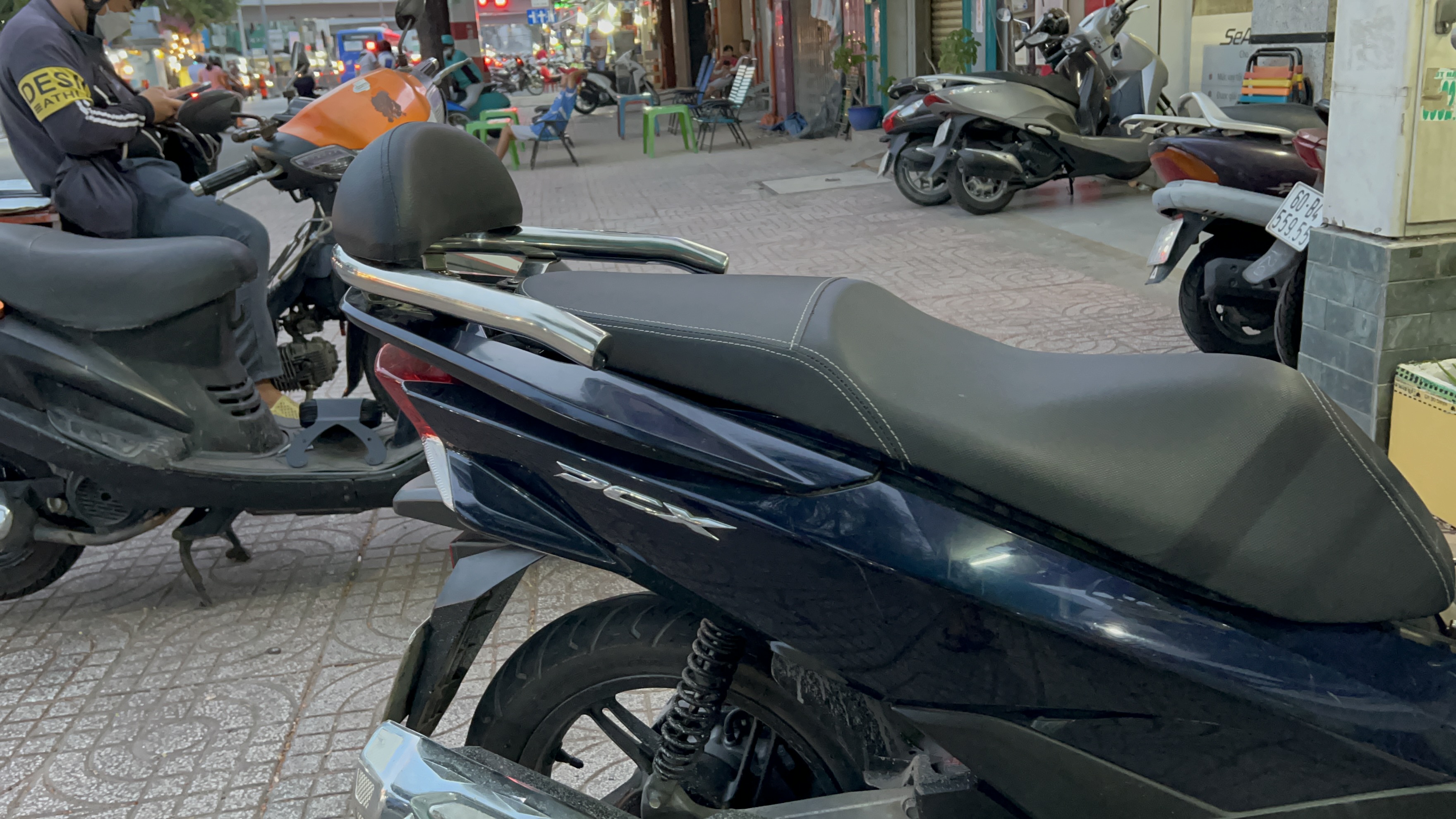 PCX 2018 stainless steel backrest, high thickness stainless steel cable without magnetic suction, authentic and easy to install