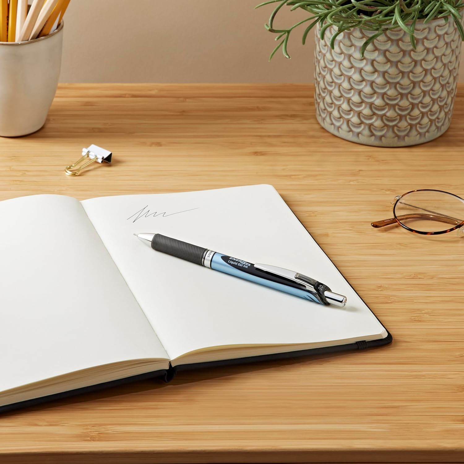 Bút Gel Tốc Ký Nhật Bản Pentel Energel BLN75 Ngòi 0.5mm  - Đầu Bi Bấm Với 3 Màu Mực Cơ Bản Sản Xuất Theo Công Nghệ Mực Đọc Quyền - Siêu Nhanh Khô - Không Tắc Mực - Có Ruột Thay Thế