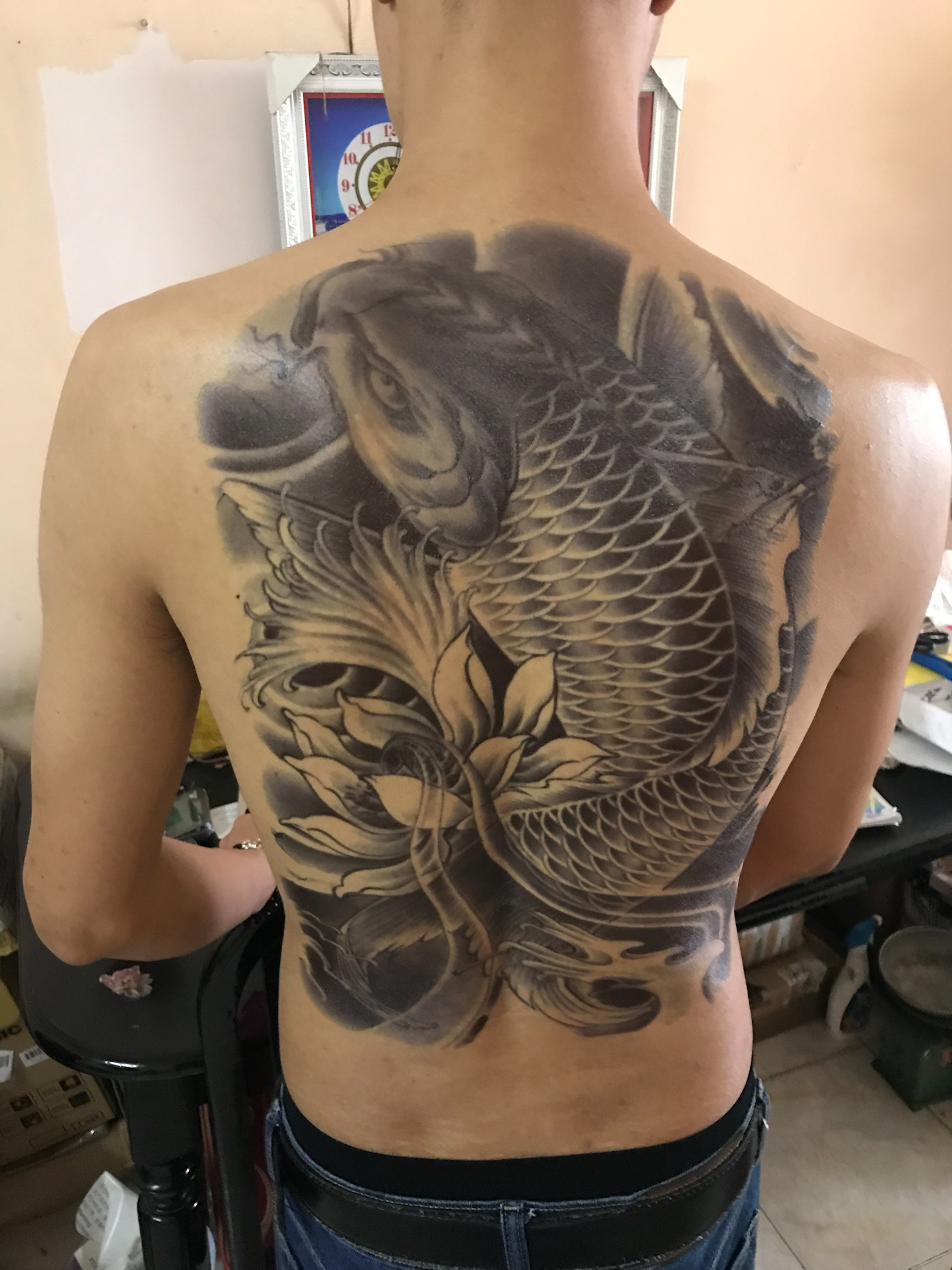 KaoKao  HCMHình xăm dán tattoo kín lưng cá chép trắng đen 34x48cm tặng  bắp tay xinh 15x21cm