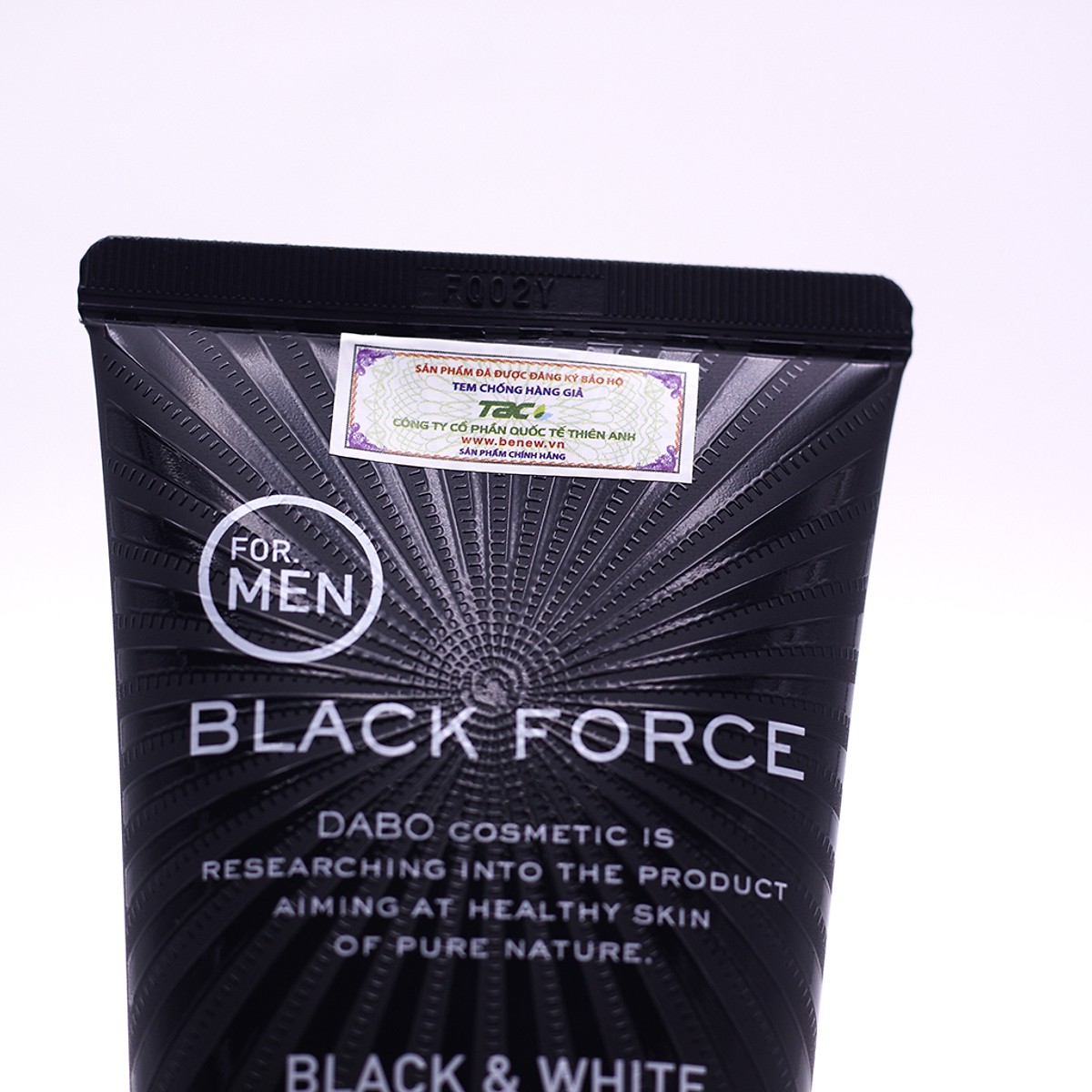 [HCM]Sữa Rửa Mặt Cho Nam Sạch Nhờn Ngừa Mụn Sáng Da Than Hoạt Tính Dabo Black Force 120ml