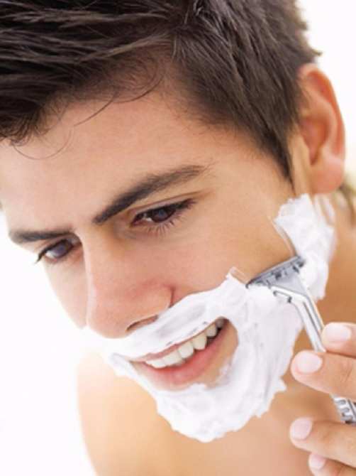 Bọt cạo râu Gillette Foamy cho da nhạy cảm 311g