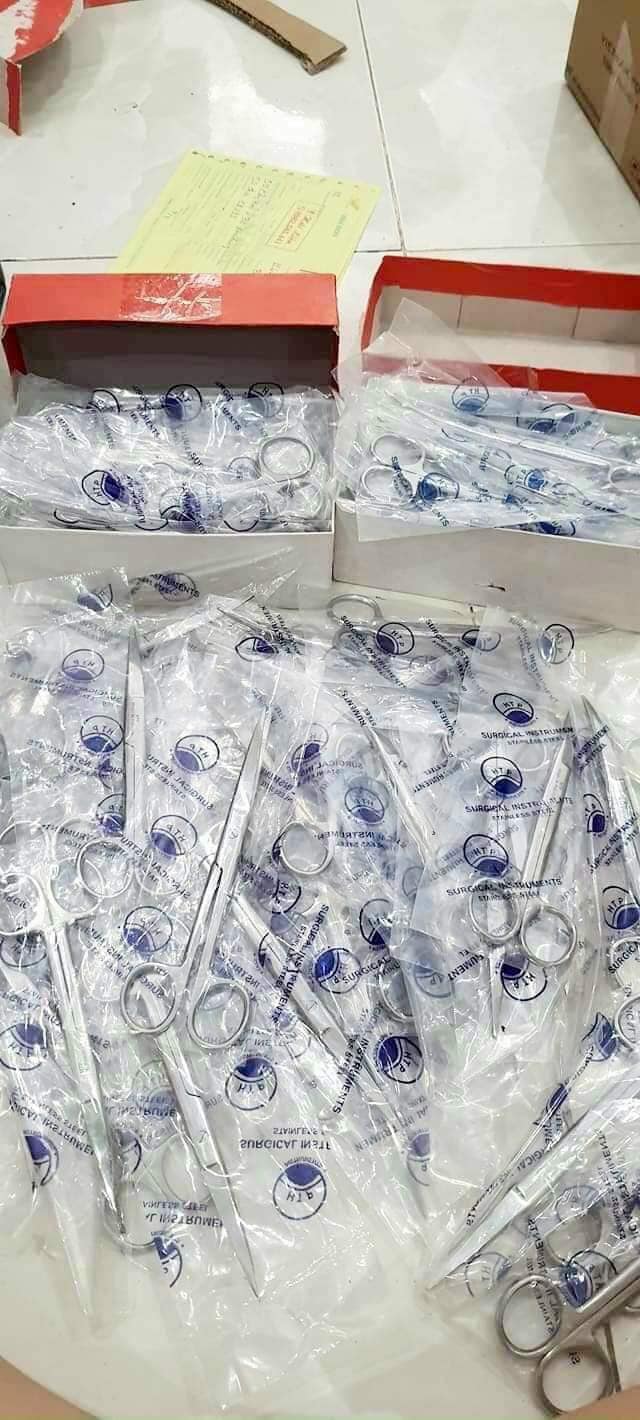 Kéo cắt tai tích, cắt lông cho Gà