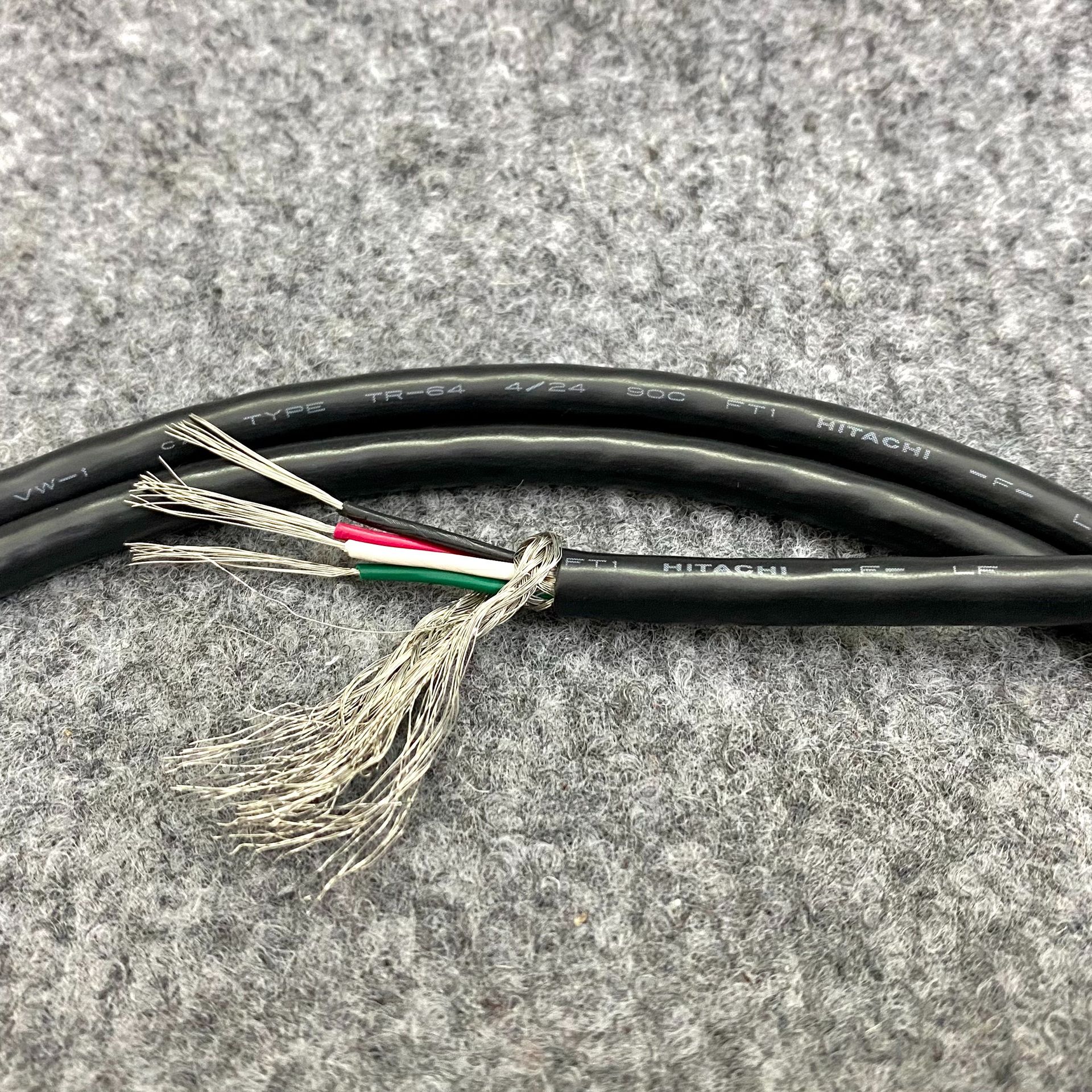 Dây Tín Hiệu 2 Đầu Bông Sen (AV, RCA) Hitachi