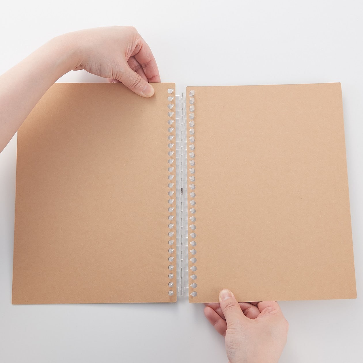 Bìa Kraft Cho Giấy Đục Lỗ B5 MUJI