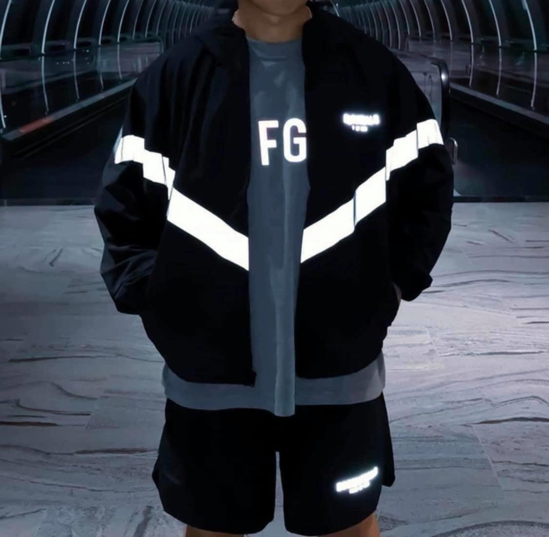 [YoloBoutique] ÁO KHOÁC ESSENTIALS PHẢN QUANG UNISEX (ĐEN)