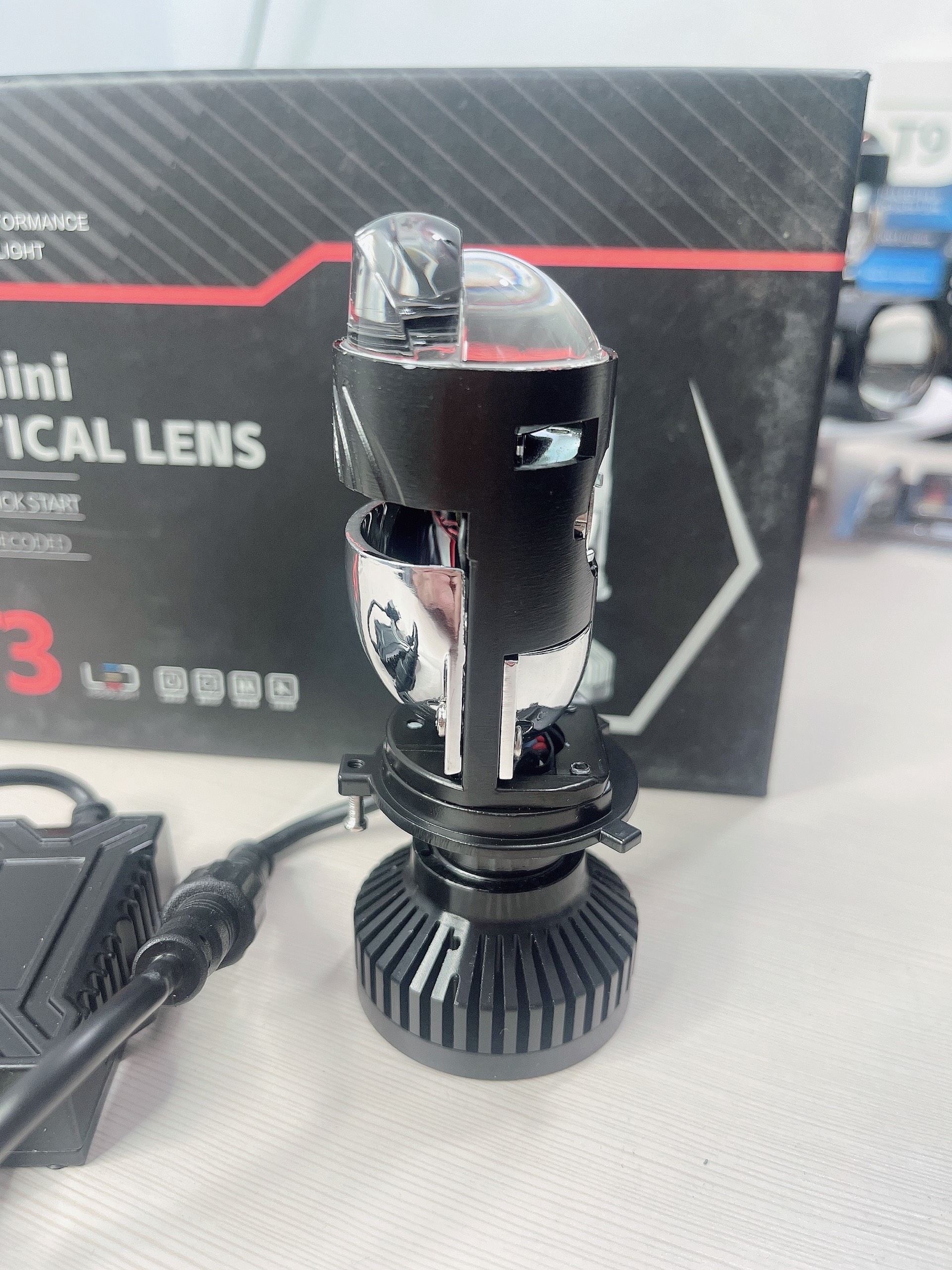 Đèn pha T3 pro mắt ếch chân H4 có trợ pha, kính trắng