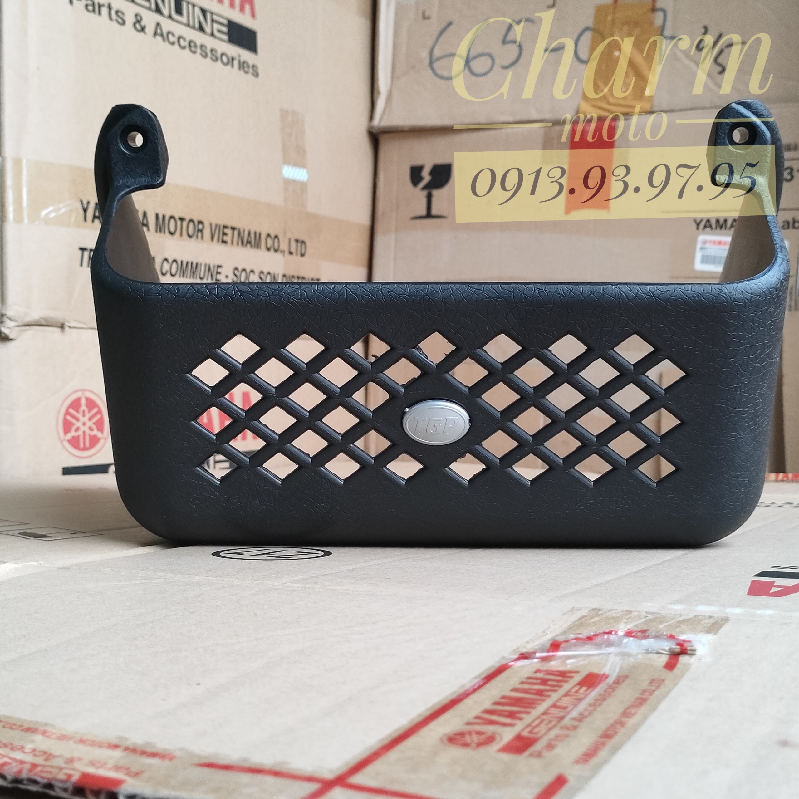 Hộp / hộc đựng đồ - rổ giữa xe yamaha mio nhỏ / mio đời đầu 2004 - 2006