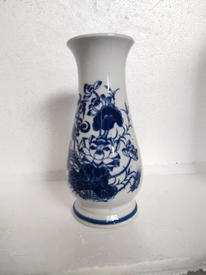 Gốm sứ Bát Tràng - Lọ hoa bàn thờ cao 18cm