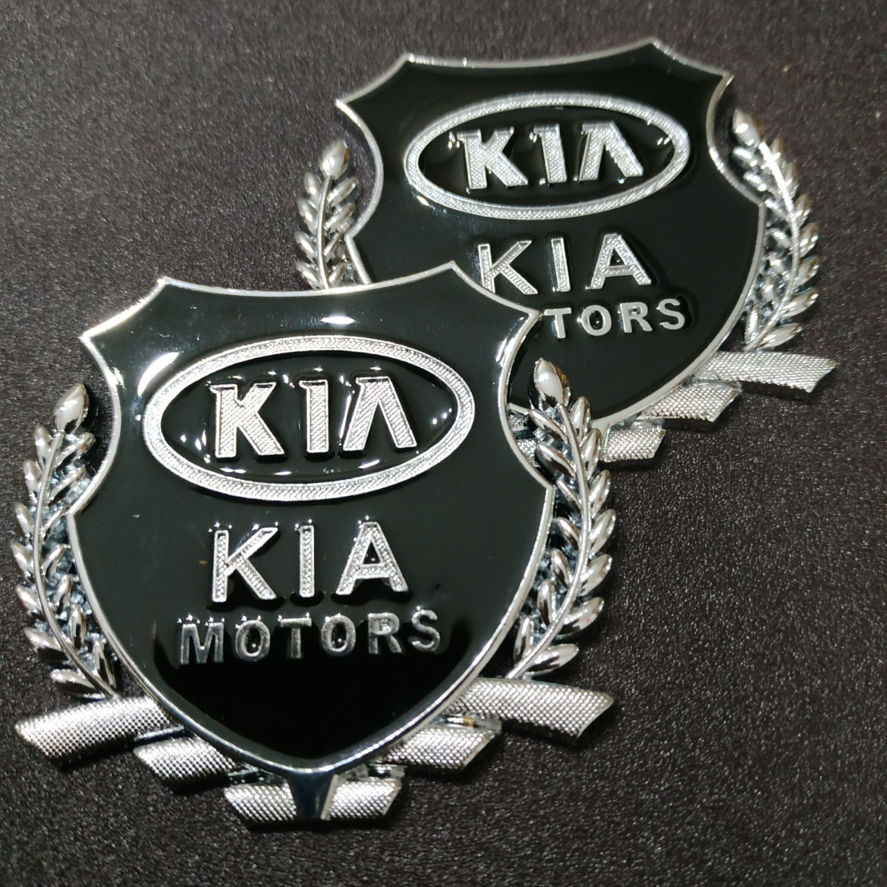 Cặp Logo bông lúa 5.1x5.5cm Kia motor hợp kim