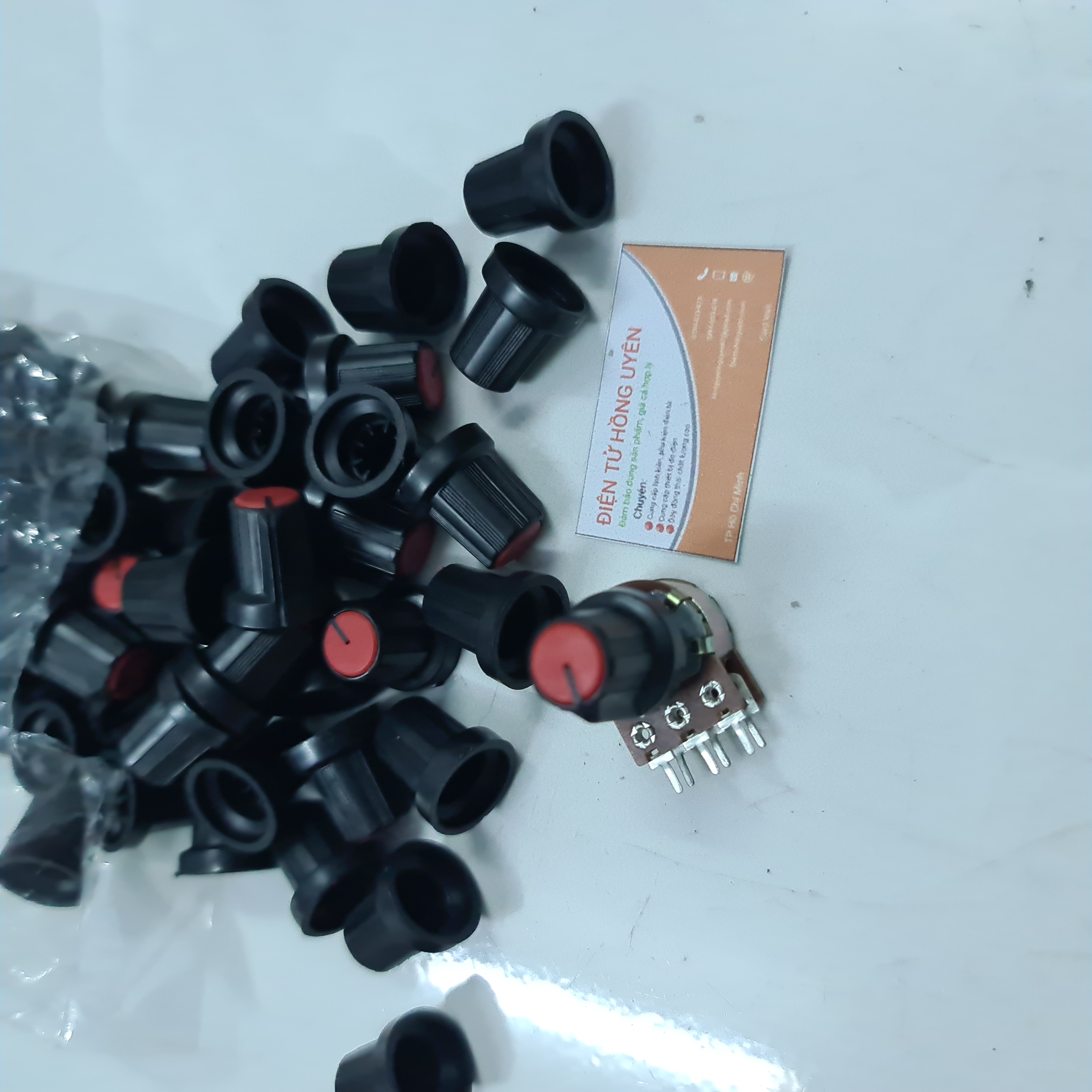 Núm vặn chiết áp (bịch 50 cái). Núm nhựa vặn đầu chiết áp VR