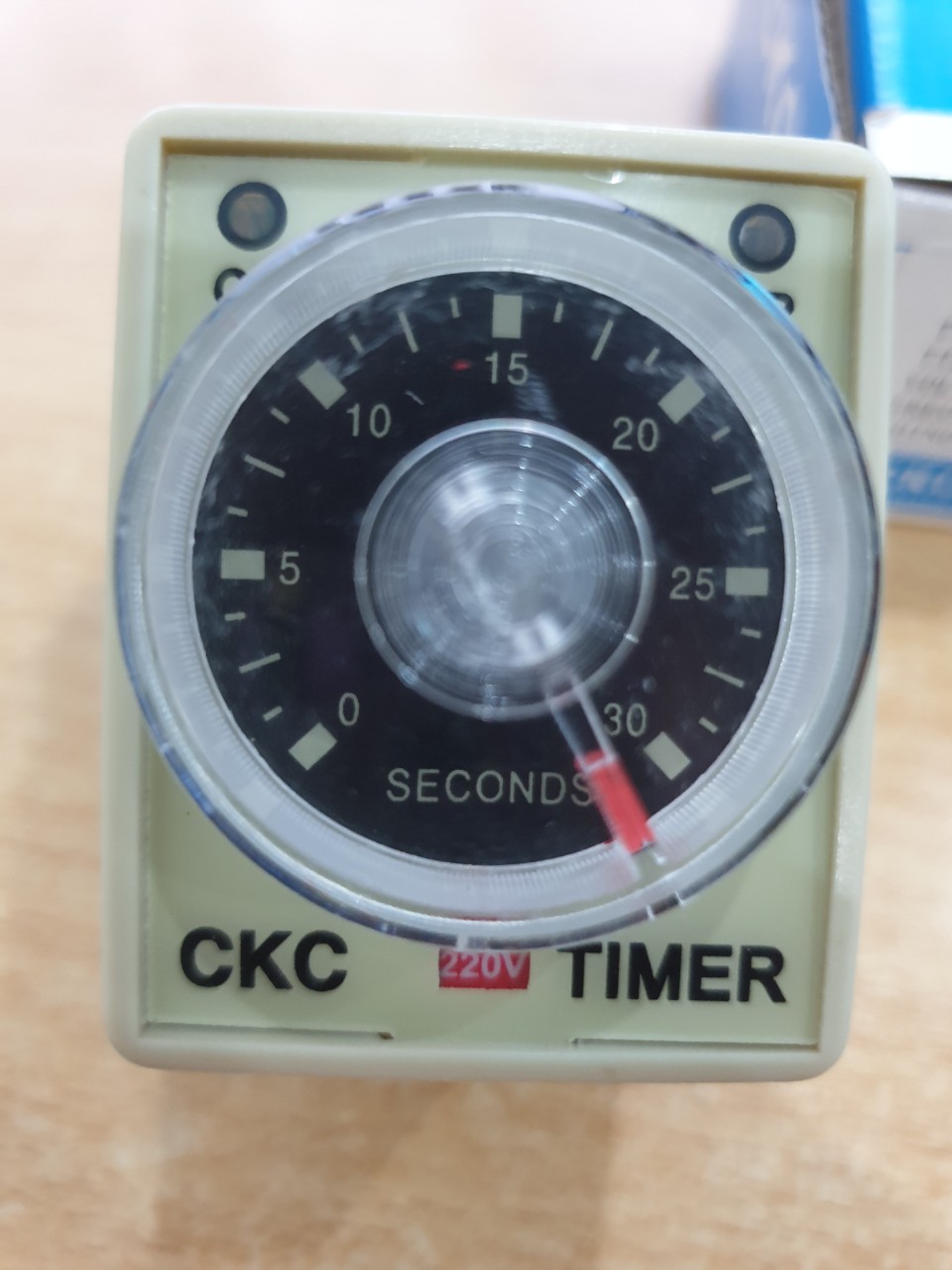 Rơ le thời gian CKC 30S, 60S điện áp 380V kèm đế