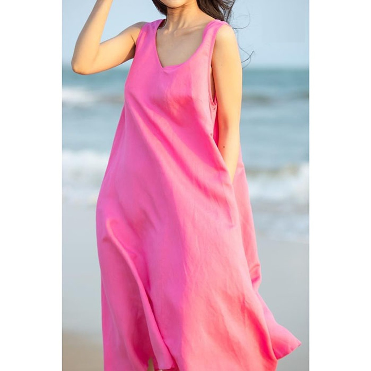 Đầm suông linen cổ tim sát nách đi biển trẻ trung, chất vải linen mềm mát