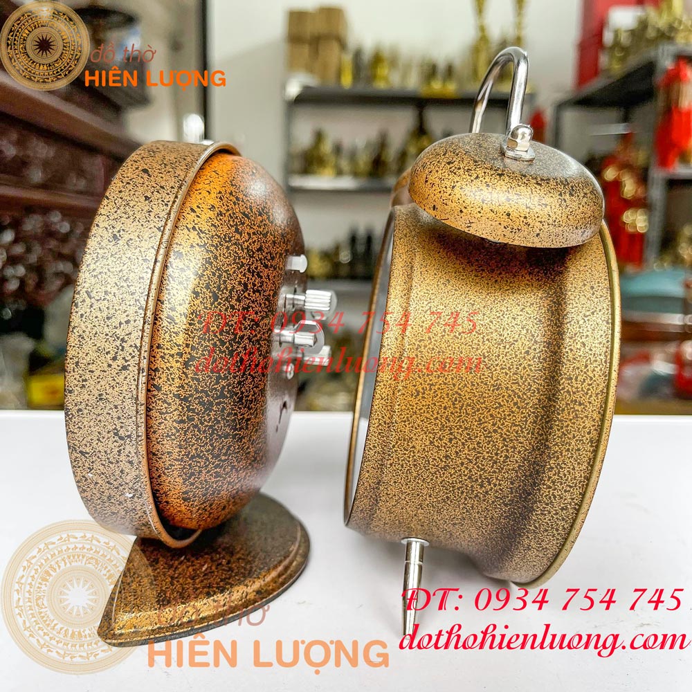 Đồng hồ báo thức in hình con gà mổ thóc, chạy bằng cơ lên dây cót