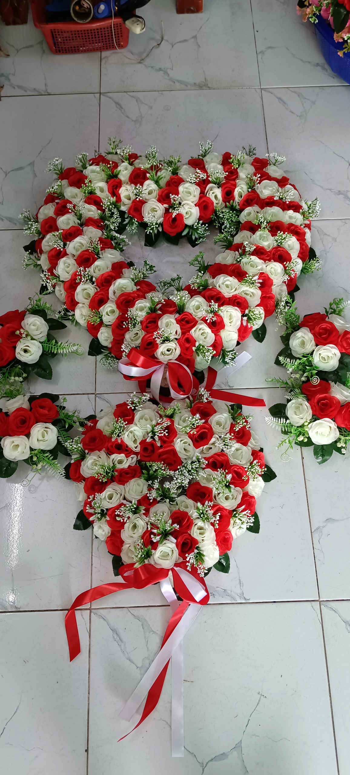 BÔNG HOA TRANG TRÍ XE CƯỚI RƯỚC DÂU (TIM 5)