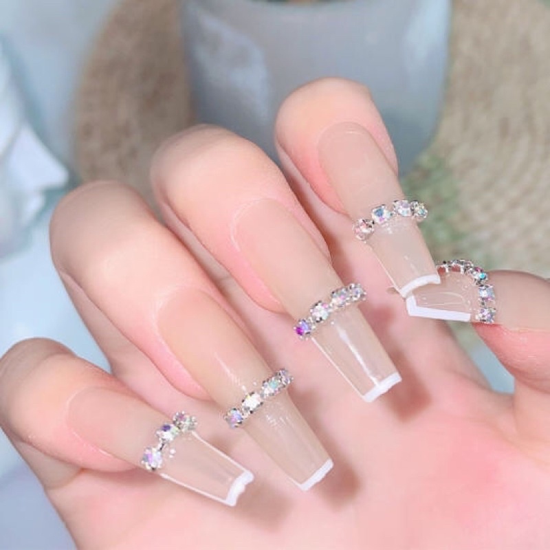 Đá dây đính móng siêu sáng đẹp dài 1 mét